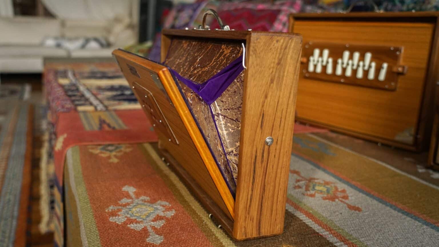 Shruti Box by Monoj Kumar Sardar & Bros. Didge Project