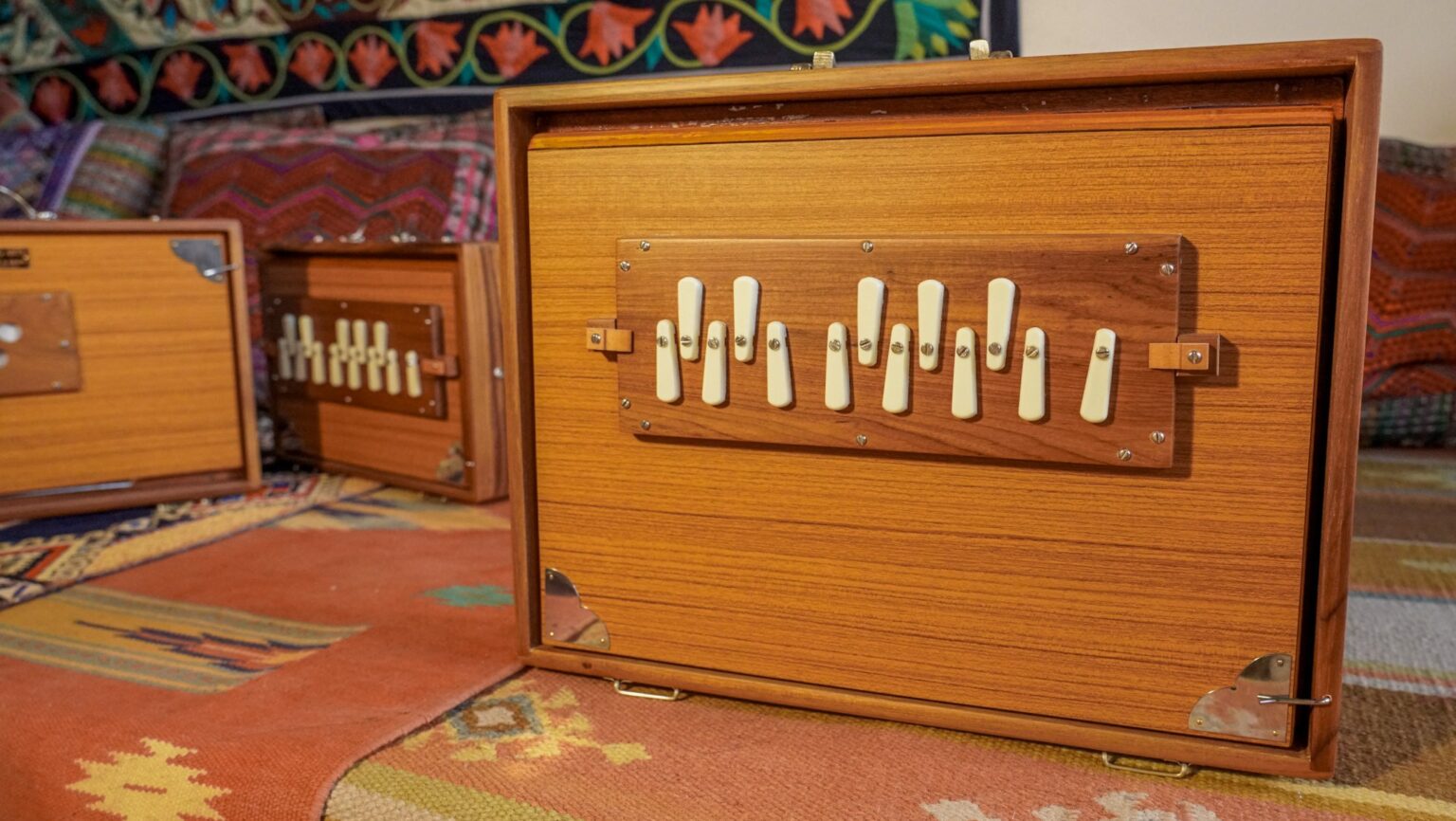 Shruti Box by Monoj Kumar Sardar & Bros. 3 Sizes Available Didge