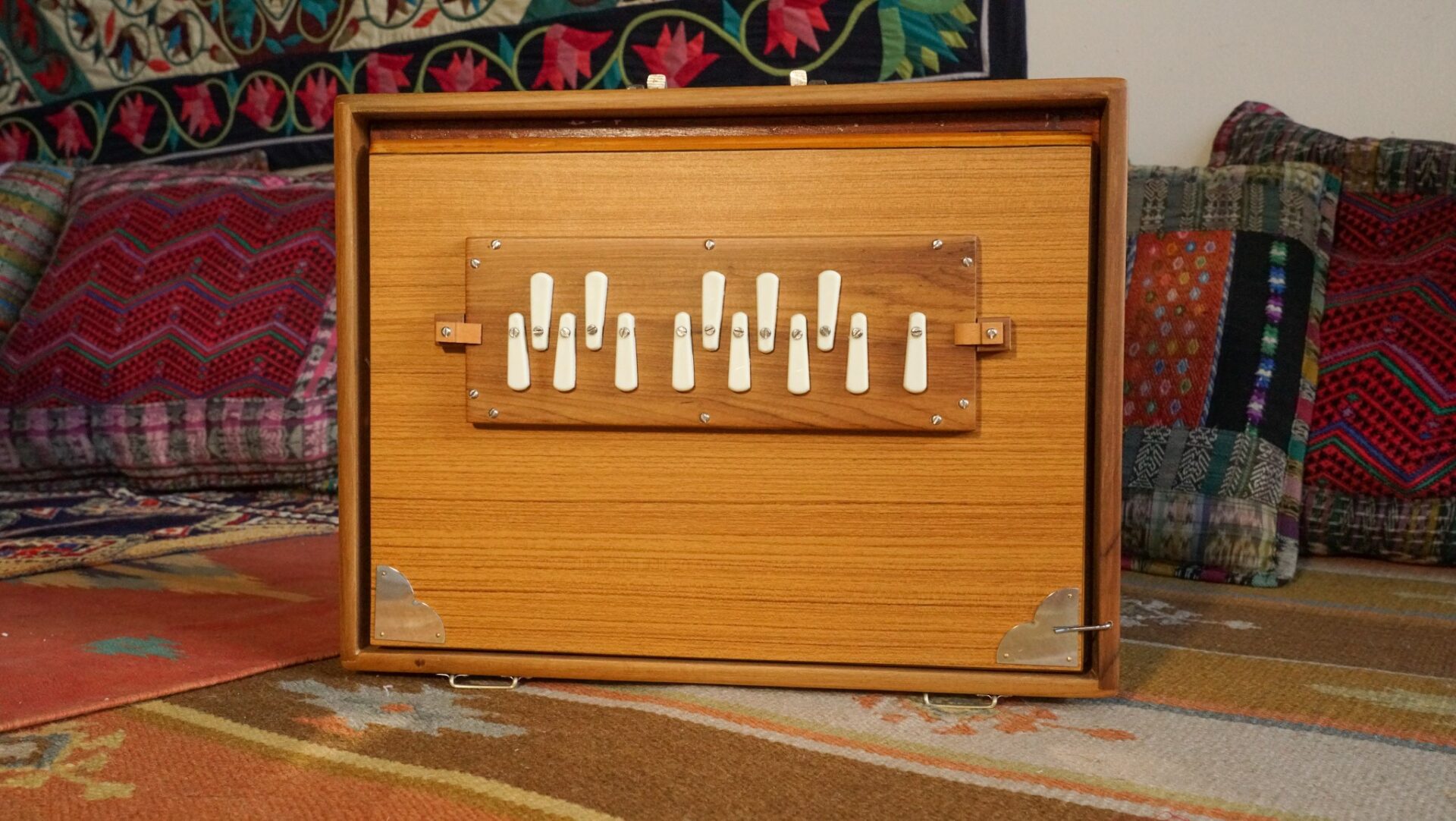 Shruti Box by Monoj Kumar Sardar & Bros. 3 Sizes Available Didge